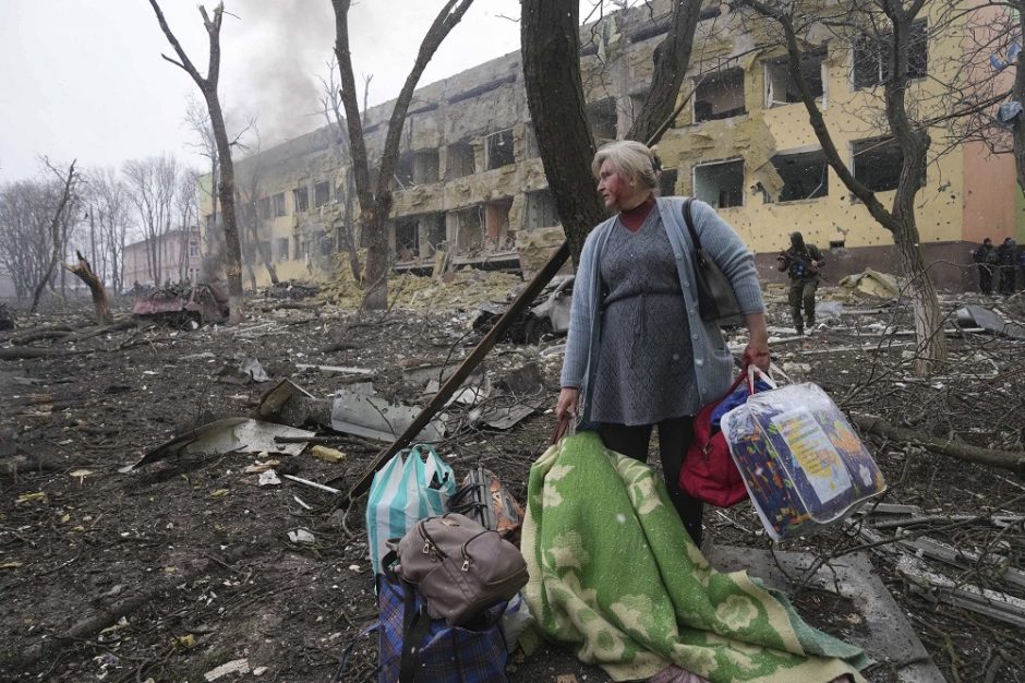 Ukrainos miestų apsiaustį stiprinančios Rusijos pajėgos smogė trims ligoninėms