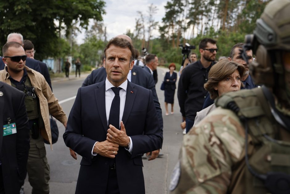 E. Macronas: Ukraina privalo priešintis ir laimėti