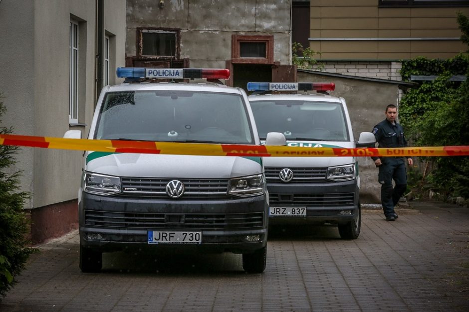 Tragedija Tauragės rajone: nusižudė į pareigūnų tarnybinį automobilį šaudęs vyras