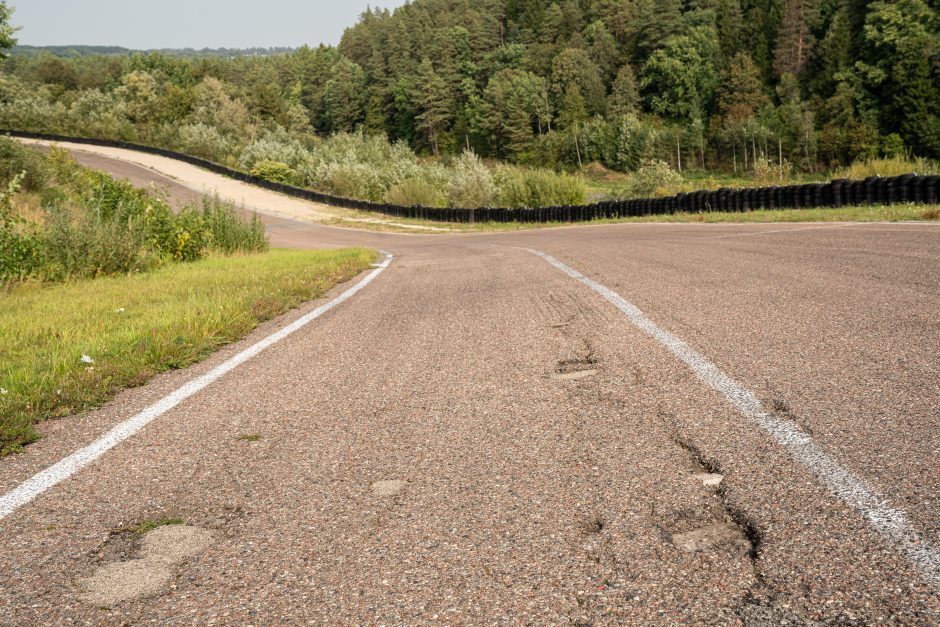 Stagnacija nesibaigia: lenktynių trasa merdi