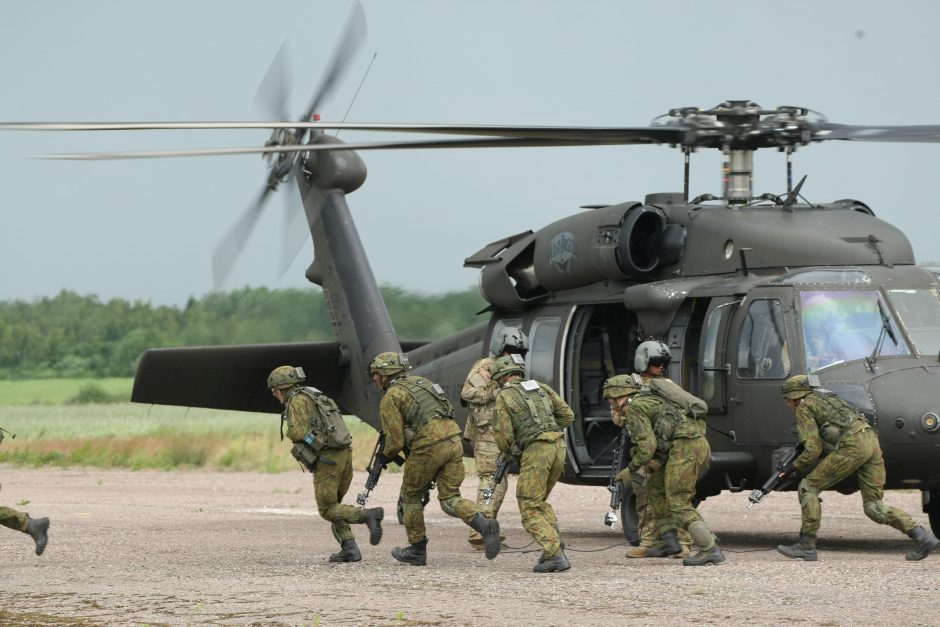 Legendiniai „Black Hawk“ pasipuoš Vyčio kryžiais