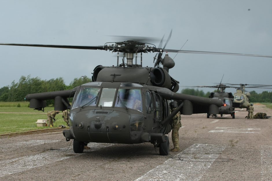 Legendiniai „Black Hawk“ pasipuoš Vyčio kryžiais