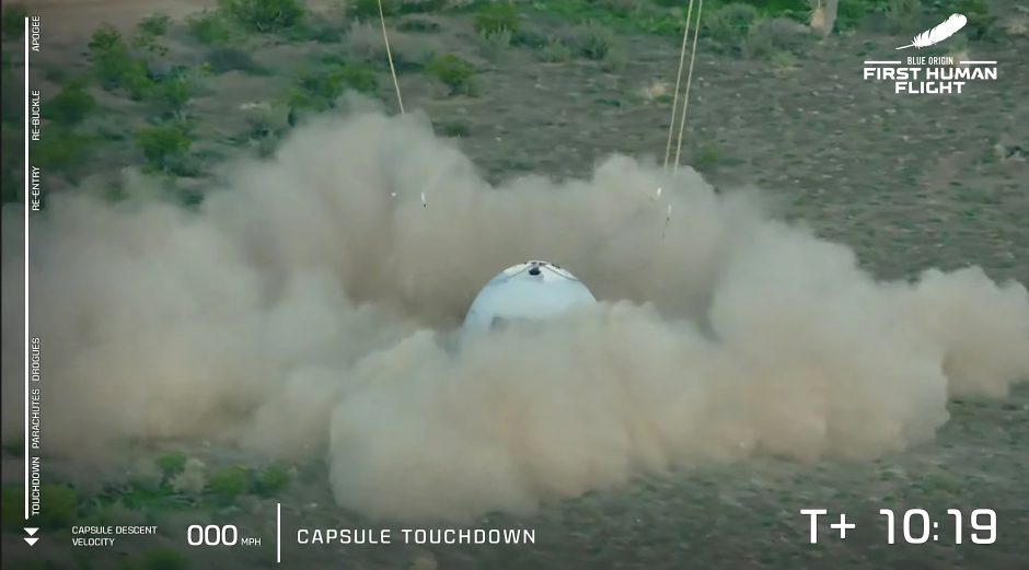 J. Bezosas dalyvavo sėkmingame „Blue Origin“ raketos pirmajame pilotuojamame skrydyje