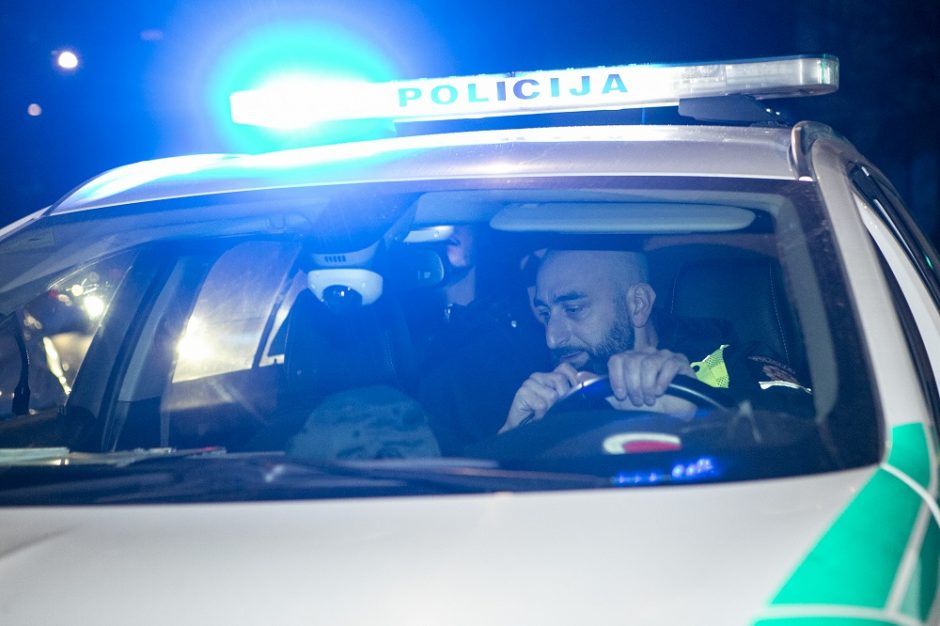Biržų rajone į medį rėžėsi BMW: žuvo keleivis