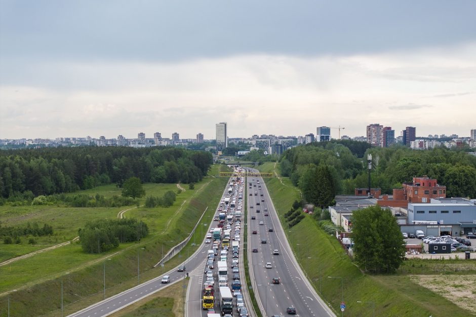 Seimas spręs dėl baudų už taršius automobilius