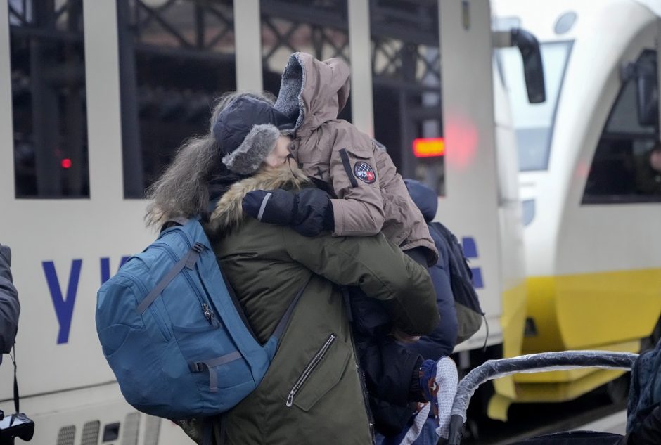 Ukrainoje apšaudyta netoli Mariupolio esančios Zaporižios geležinkelio stotis