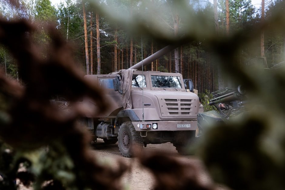 Seimas įtvirtino siekį nuo kitų metų gynybai skirti 3 proc. BVP