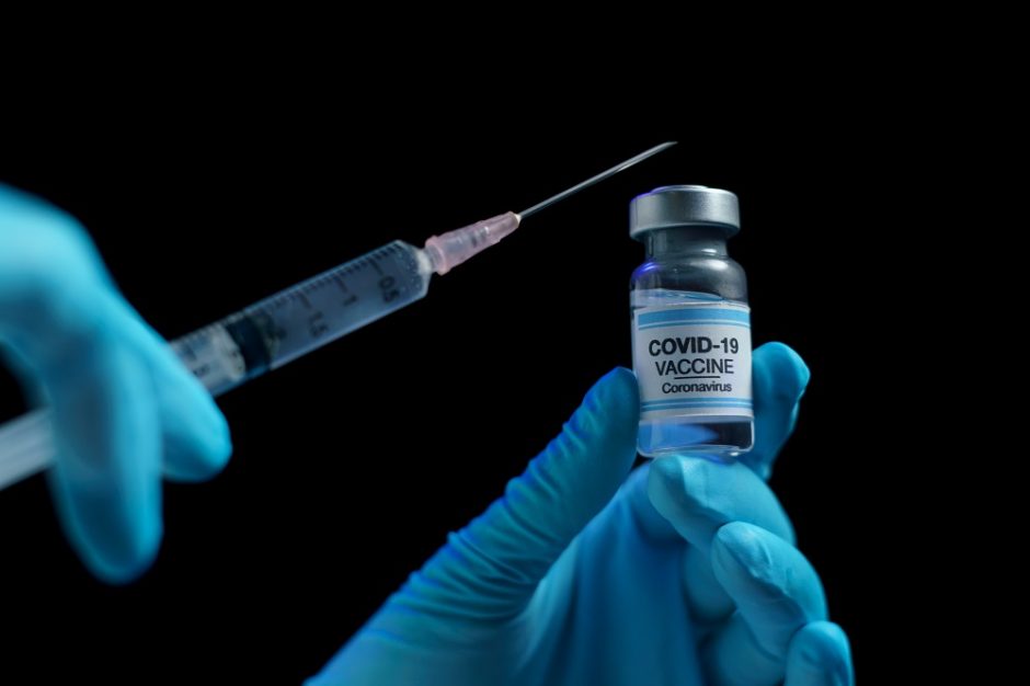 Austrija atšaukia įstatymą dėl privalomos vakcinacijos nuo COVID-19
