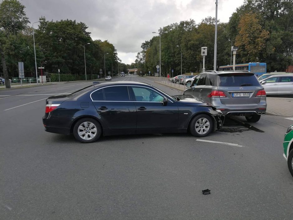 Klaipėdoje prie geležinkelio stoties susidūrė automobiliai