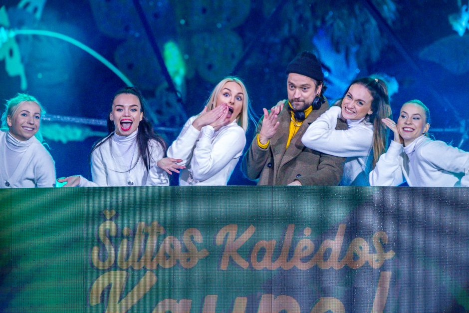 Įžiebta pagrindinė Kauno eglė: mieste prasideda šiltų Kalėdų laukimas