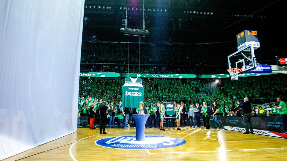 “Žalgirio” arenoje pagerbtas J. Kazlauskas: krepšinis labai pasikeitė