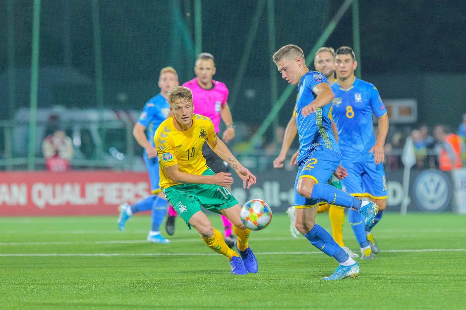 Lietuvos futbolo rinktinė nepasipriešino ukrainiečiams