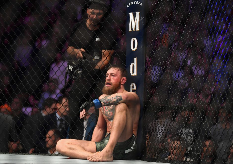 Brangiausioje UFC kovoje Ch. Nurmagomedovas prismaugė C. McGregorą ir sukėlė skandalą