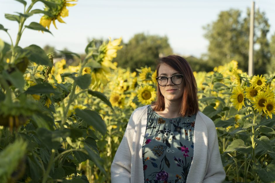 Mamos piešiniuose – nuotaikinga dukters kasdienybė