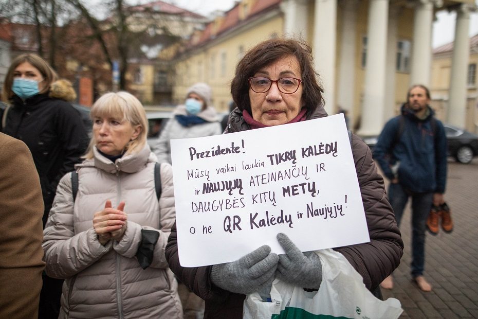 Duomenų mokslininkas: mokykloms dėmesio skirti reikia daugiau, stovėjimas basomis – ne išeitis