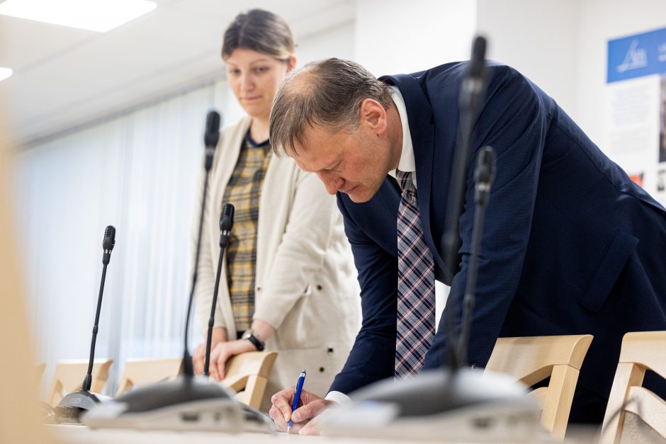 R. Bridikis patvirtino davęs nurodymą T. Gailiui patikrinti G. Nausėdos komandą