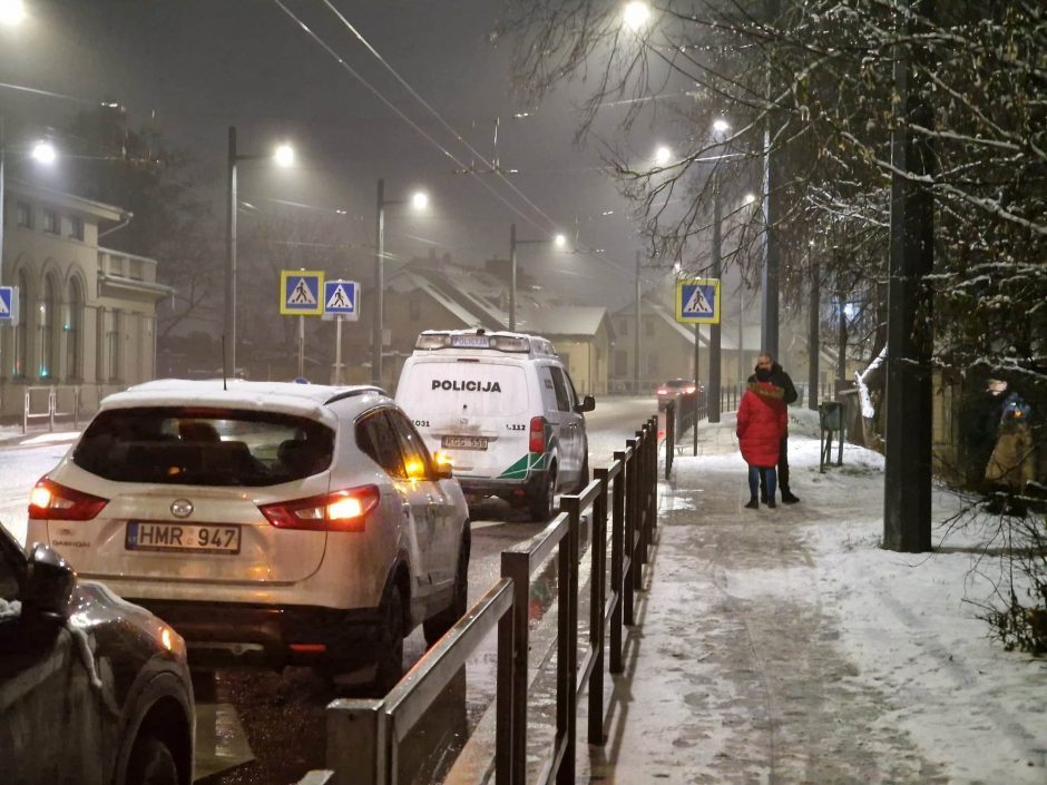 Padegtą Šančių namą išgelbėjo pavežėjas: įtariamajai uždrausta grįžti į nusikaltimo vietą