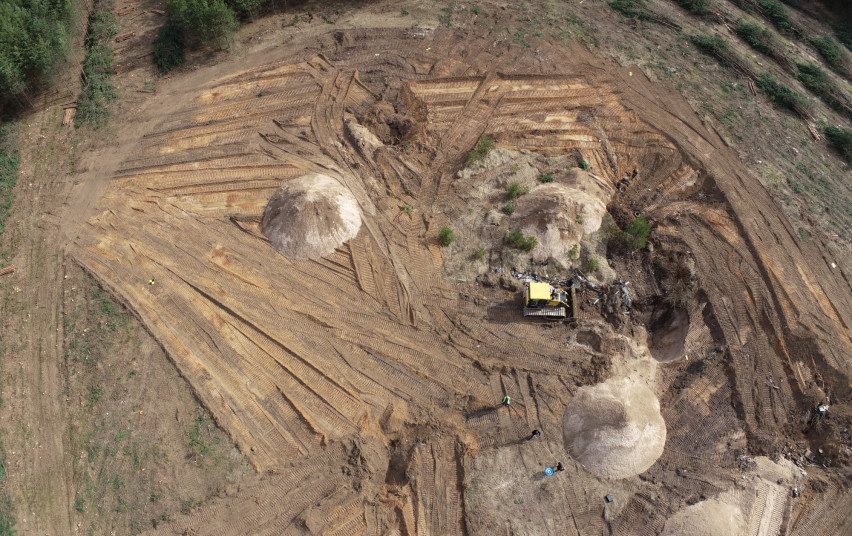 Varėnos rajone aplinkosaugininkai neleido užkasti pavojingų atliekų