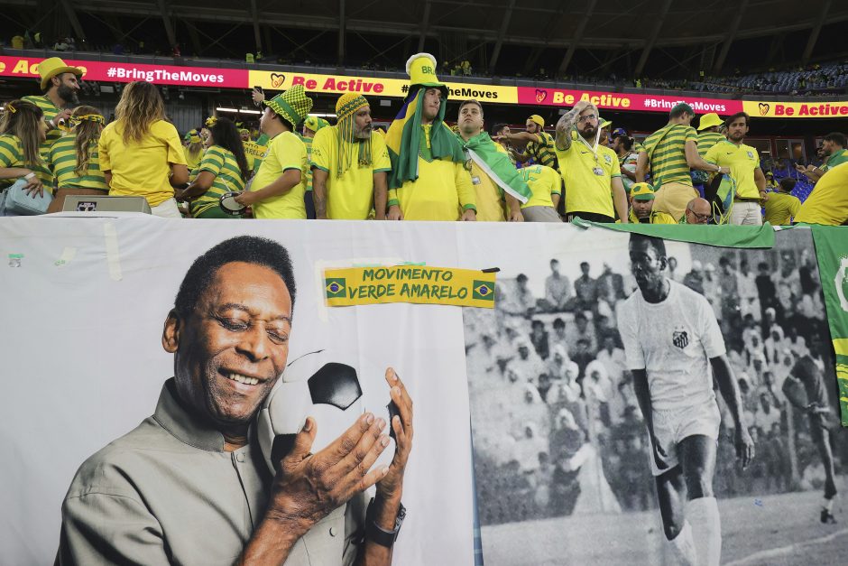 Mirė futbolo legenda Pele