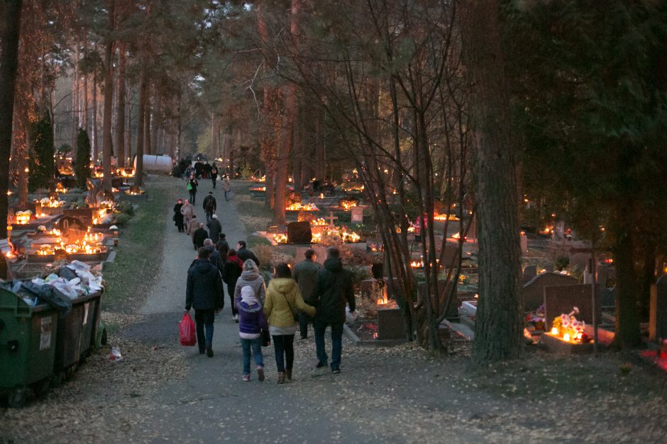 Sveikatos apsaugos ministras: per Vėlines nesusitikime su giminaičiais