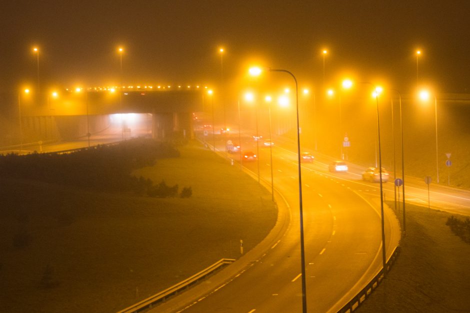 Raseinių rajone tvyro rūkas, rajoniniai šalies keliai slidūs