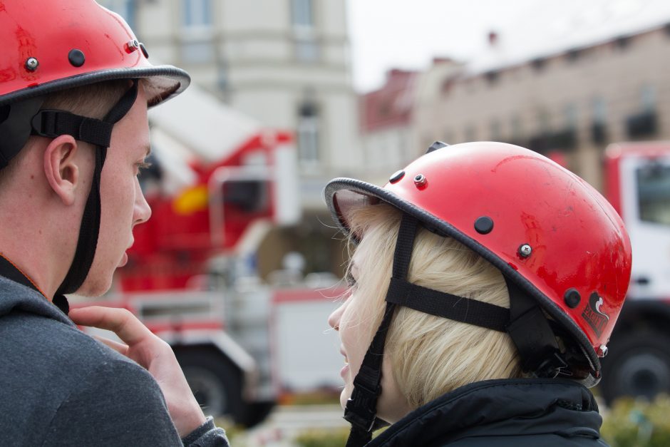 Naujausia apklausa: šalies gyventojai labiausiai pasitiki ugniagesiais gelbėtojais