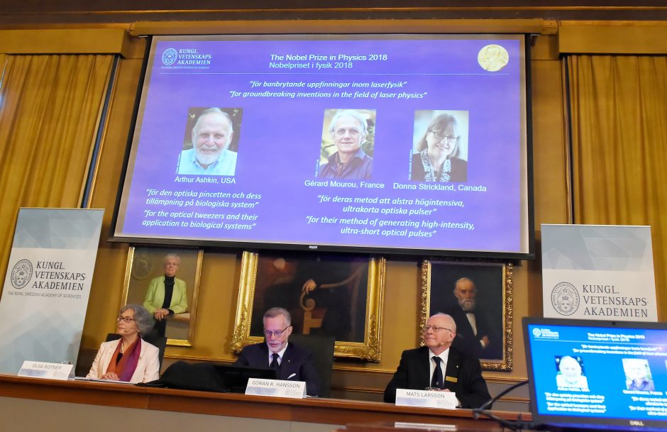 Nobelio premija pagerbti lazerių atradimai, nušvietę šią tyrimų sritį