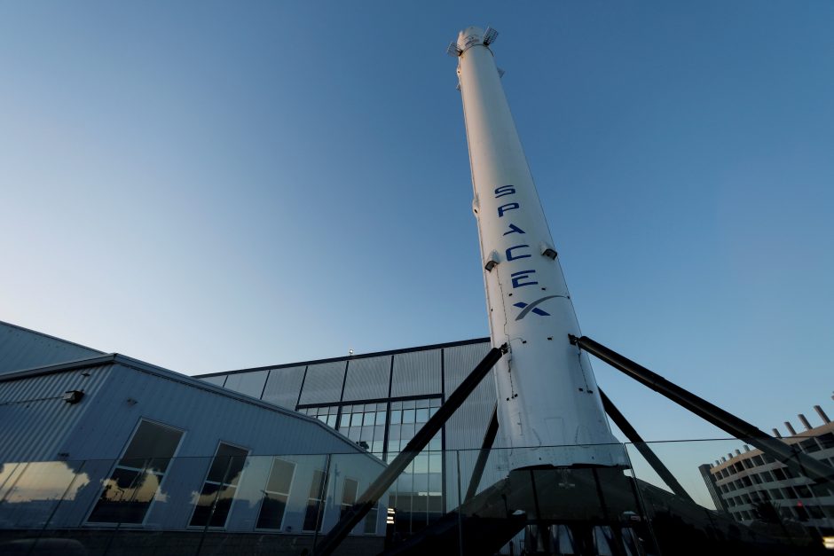 „SpaceX“ krovinių kapsulė sėkmingai nusileido Ramiajame vandenyne