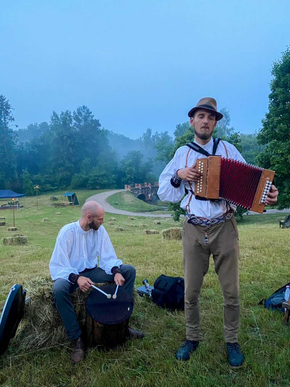 Gyventi su liaudiška muzika – tvirta giminės tradicija