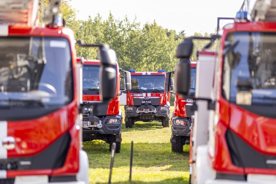 Priešgaisrinėms gelbėjimo tarnyboms perduoti 47 automobiliai