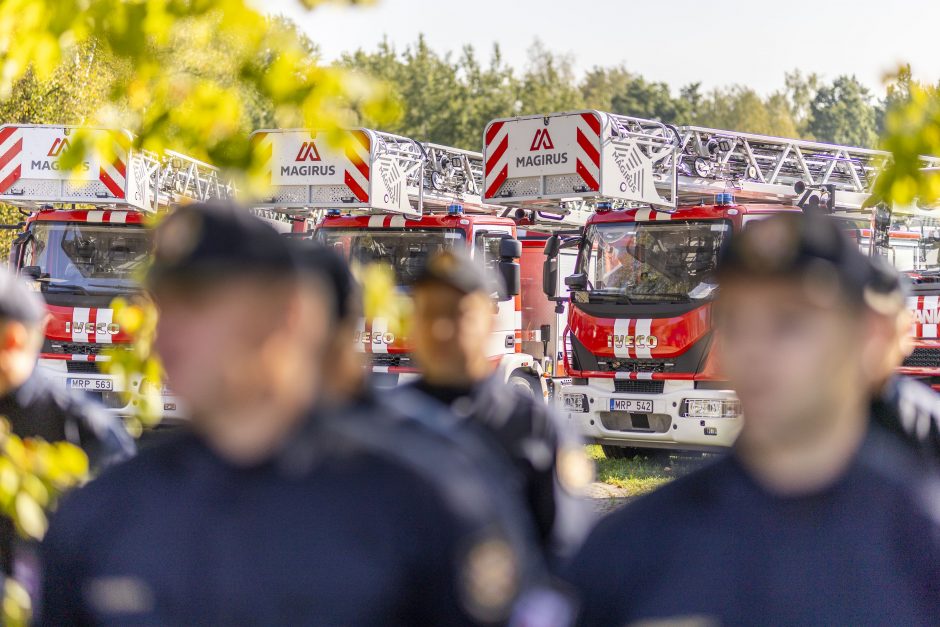 Priešgaisrinėms gelbėjimo tarnyboms perduoti 47 automobiliai