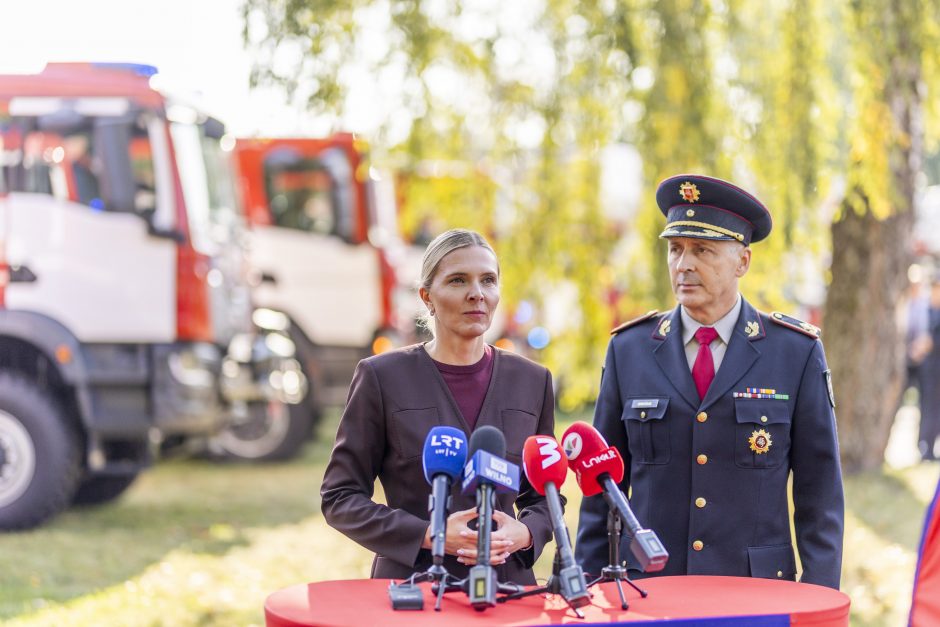 Priešgaisrinėms gelbėjimo tarnyboms perduoti 47 automobiliai