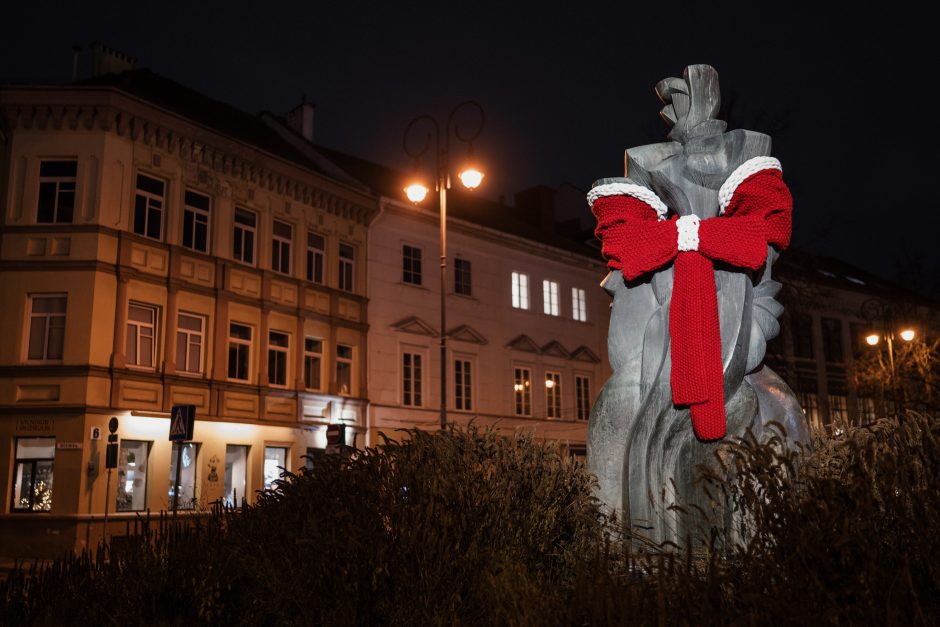 Kalėdos pažadino Vilniaus skulptūras: kviečia atrasti šventinę miesto magiją