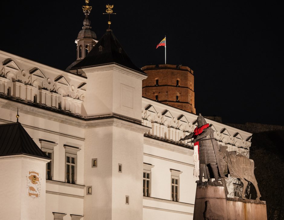 Kalėdos pažadino Vilniaus skulptūras: kviečia atrasti šventinę miesto magiją