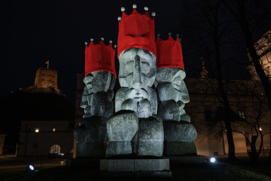 Kalėdos pažadino Vilniaus skulptūras: kviečia atrasti šventinę miesto magiją