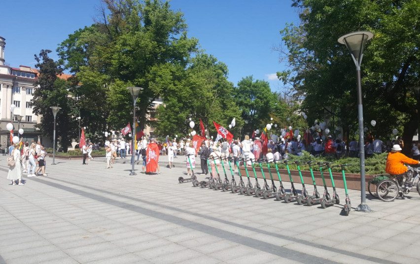 Už neapykantos kurstymą ir vėliavos išniekinimą prie Vyriausybės vyrui gresia laisvės apribojimas