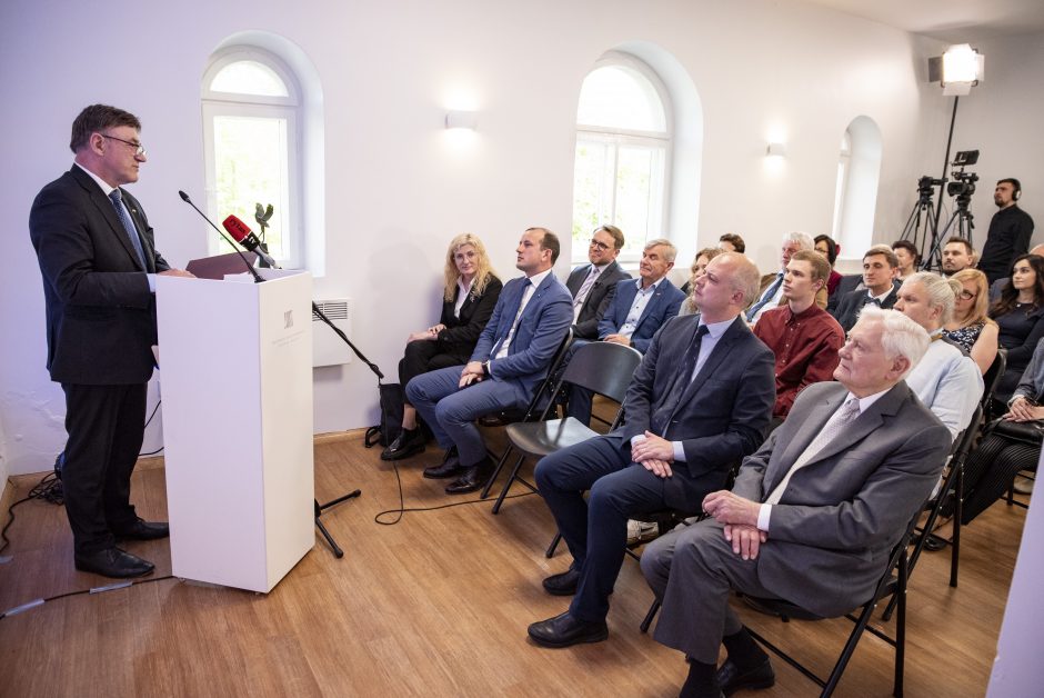 Kaune G. Bučui įteikta Valdo Adamkaus premija