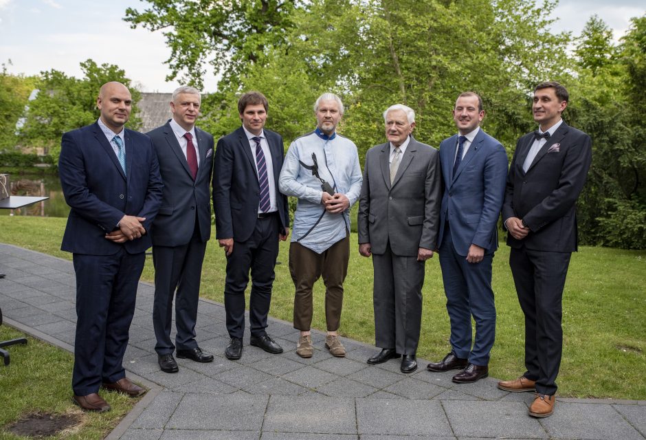 Kaune G. Bučui įteikta Valdo Adamkaus premija