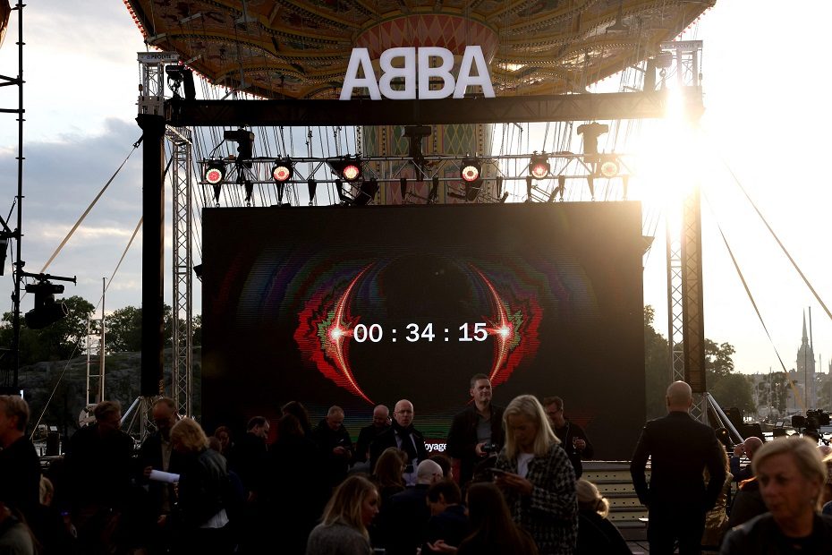 ABBA stabdo savo naujo šou reklamą po dviejų žmonių žūties per koncertą