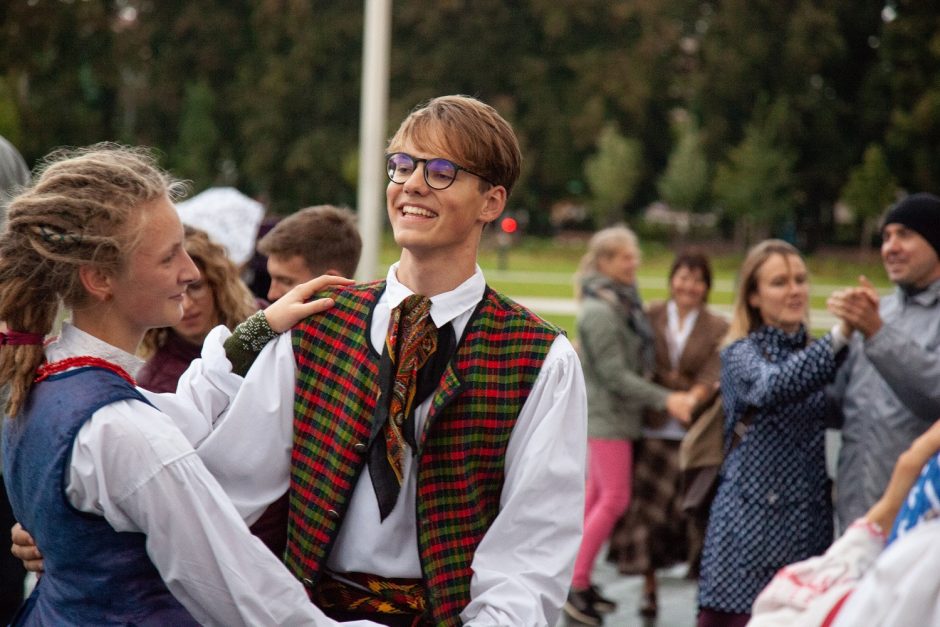 Akcijos „Visa Lietuva šoka“ organizatoriai kviečia pasimėgauti liaudies šokiu
