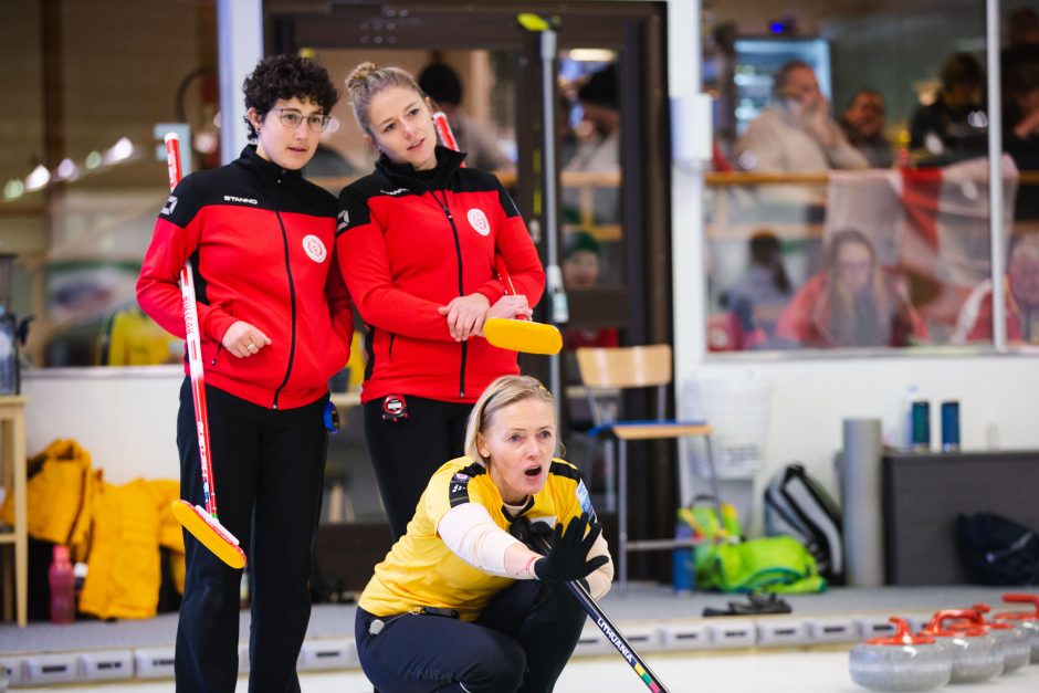 Šešios iš šešių – Lietuvos moterų kerlingo komanda Švedijoje tapo vienvalde lydere