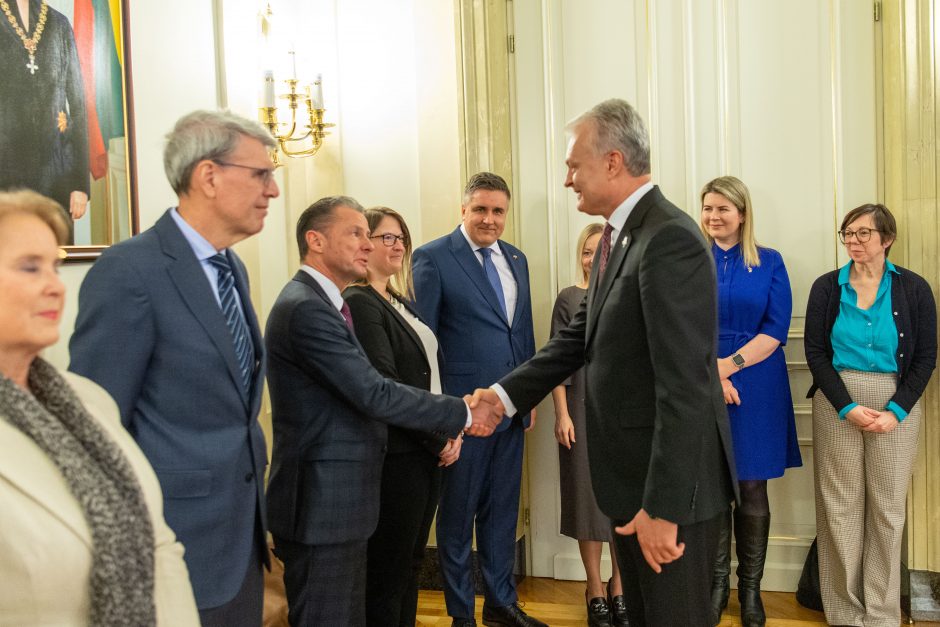 G. Nausėda su ES šalių ambasadoriais aptarė paramą Ukrainai, energijos kainų mažinimą