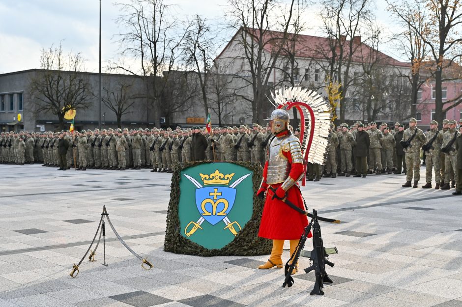 Karaliaus Mindaugo husarų batalione prisiekė 300 šauktinių