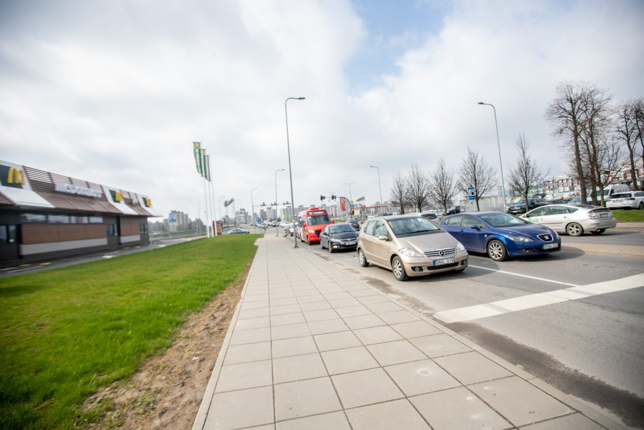 Savivaldybė apie automobilių spūstis prie „McDonald‘s“: ieškoma sprendimų