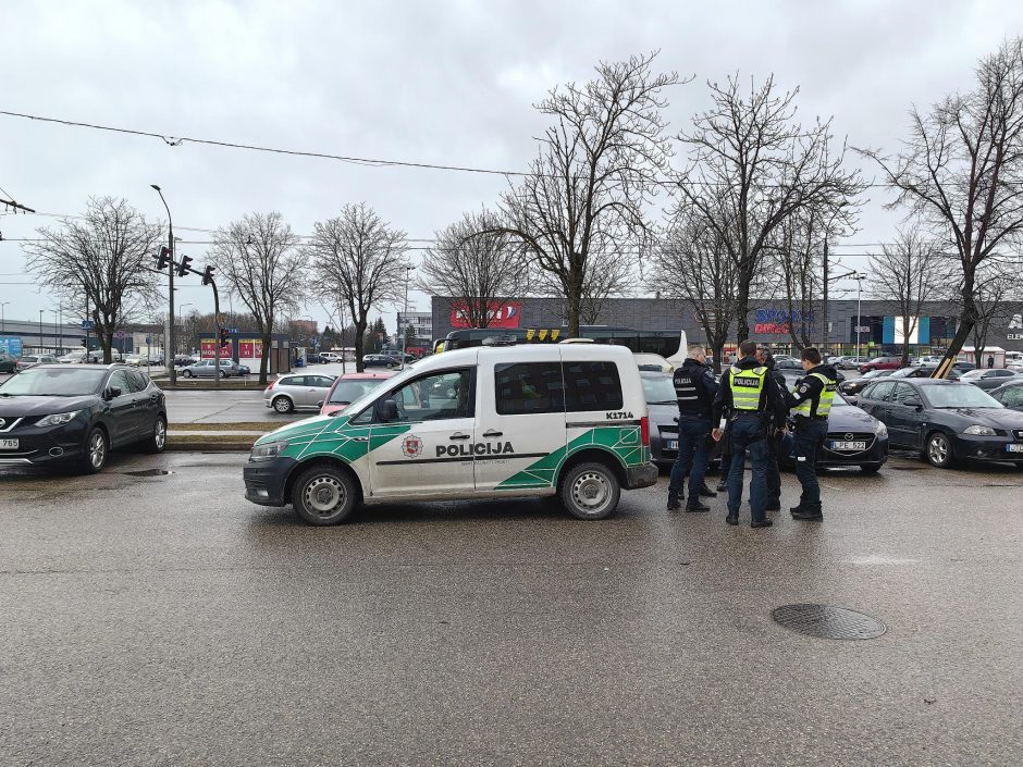 Neeilinis policijos sujudimas Savanorių prospekte: situacijos kaltininkui gresia ne viena bauda