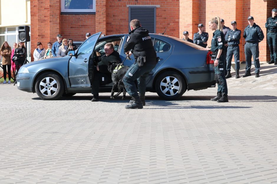 Moksleiviai domėjosi policininkų kasdienybe