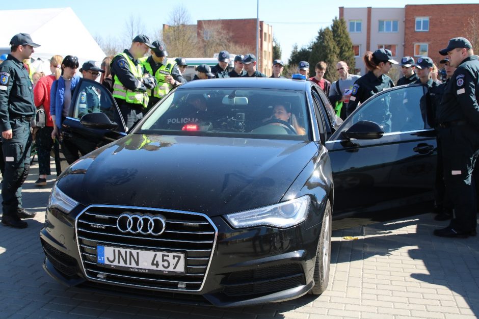 Moksleiviai domėjosi policininkų kasdienybe