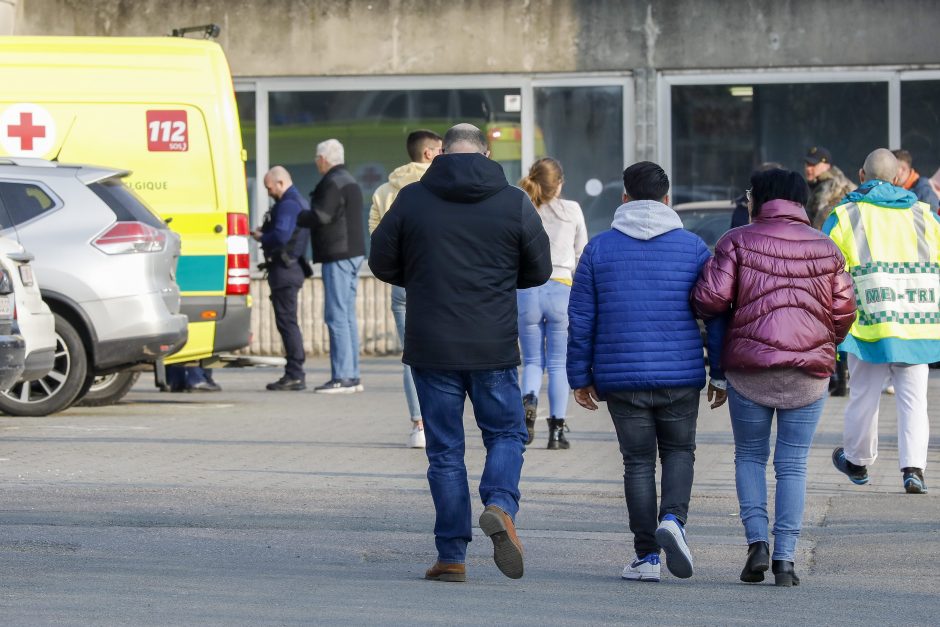 Belgijoje automobiliui įvažiavus į karnavalo dalyvių minią, žuvo šeši žmonės 