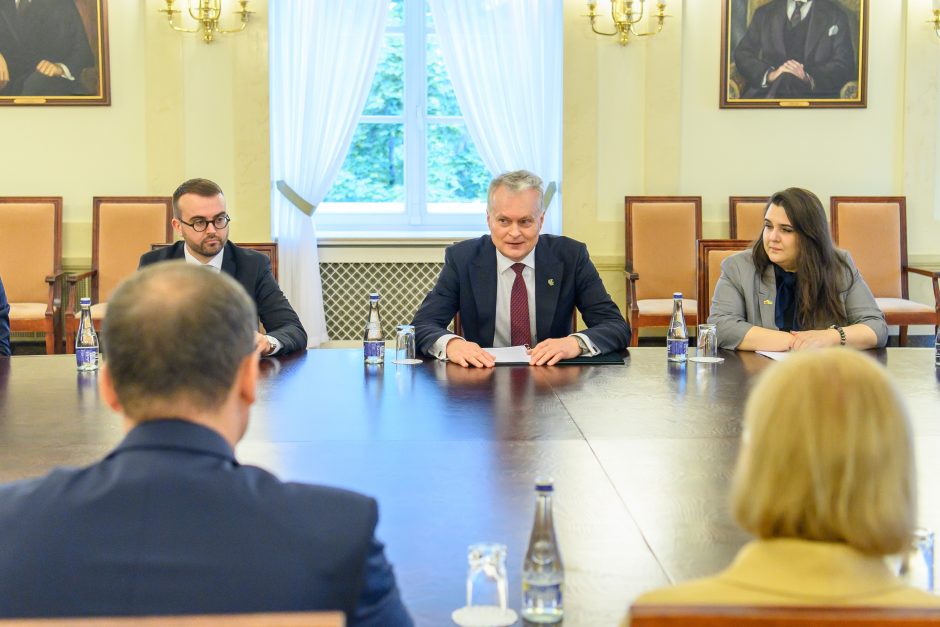 Prezidento patarėjas: tikėtina, kad antradienį matysime visus Seimo narius dirbant vienoje salėje