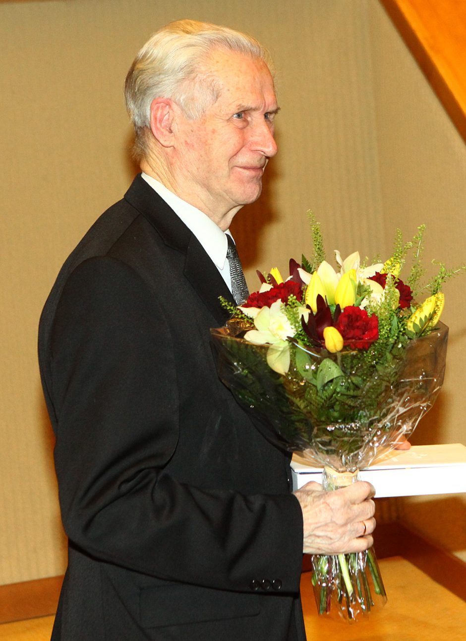 Premjerė ir kultūros ministras sveikina 90-ąjį jubiliejų minintį K. N. Kitkauską